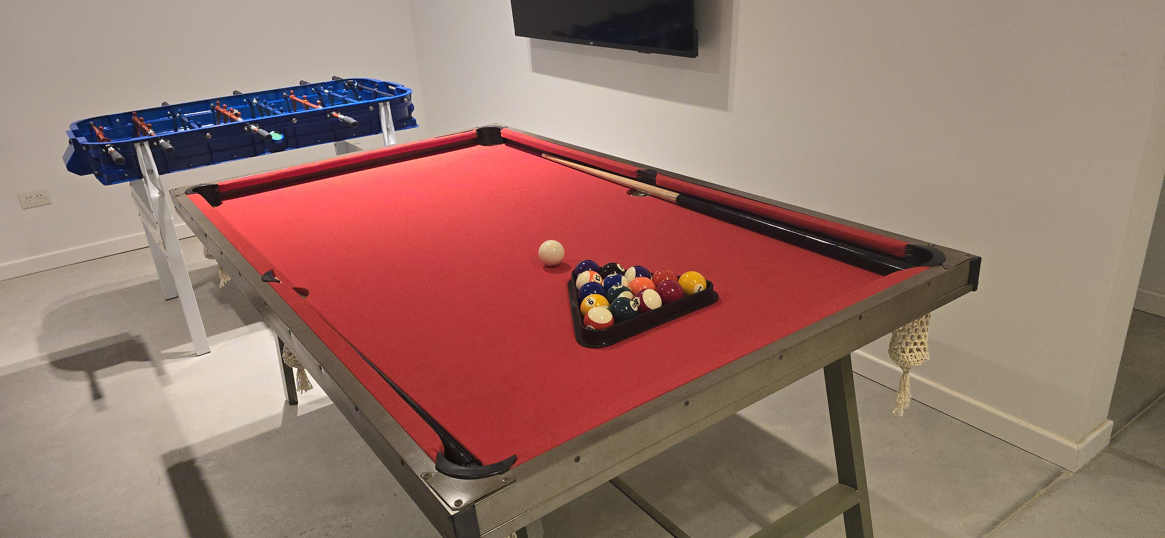 Pool y metegol de salón